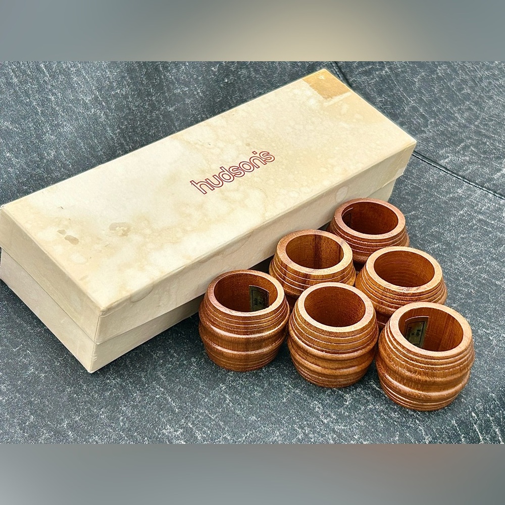 Mid Century Vintage Hudson’s Set of 6 Wooden Napkin Rings